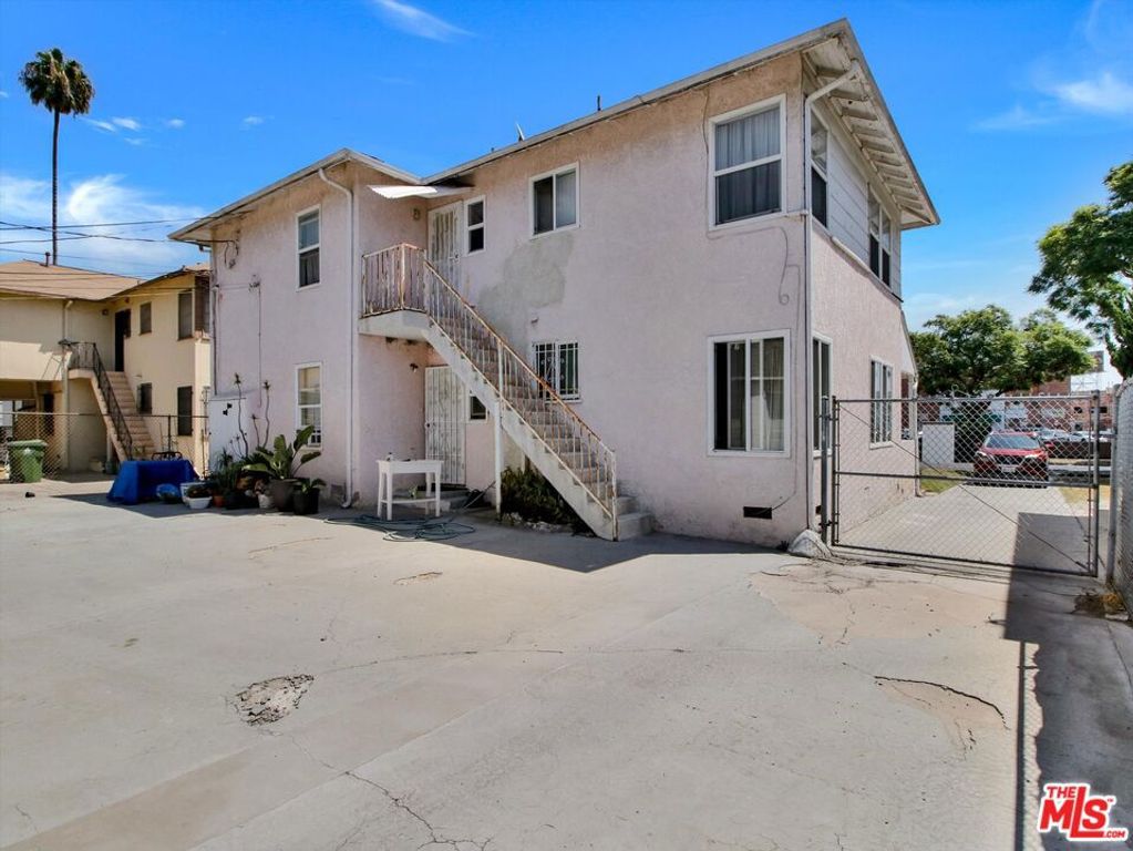 Image 31 of property listing at 3663 S Victoria Avenue, Los Angeles, CA 90016