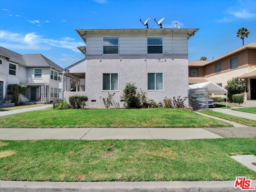 Image 4 of property listing at 3663 S Victoria Avenue, Los Angeles, CA 90016