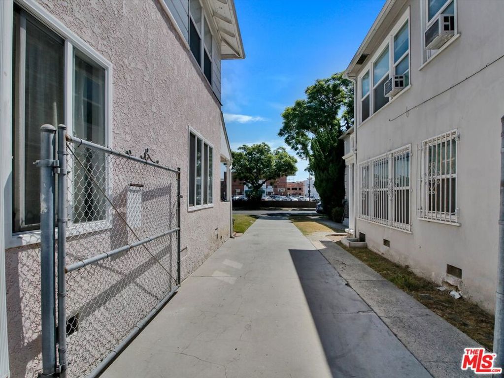Image 5 of property listing at 3663 S Victoria Avenue, Los Angeles, CA 90016