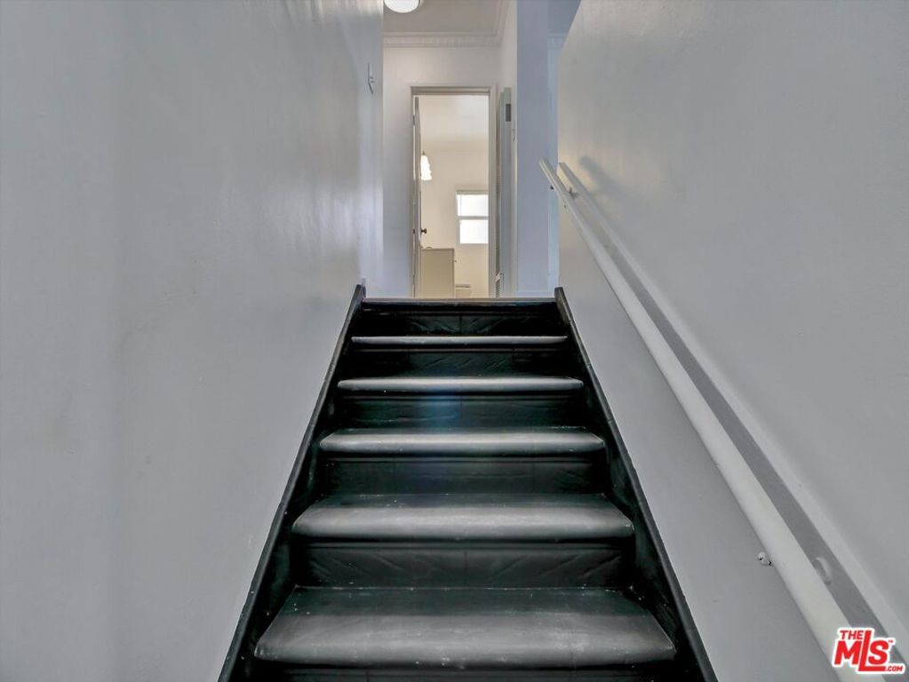 Image 7 of property listing at 3663 S Victoria Avenue, Los Angeles, CA 90016