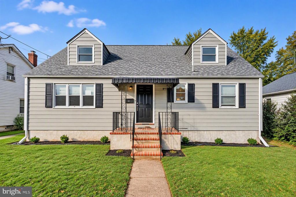 217 E 4TH ST, FLORENCE, NJ 08518 — exterior