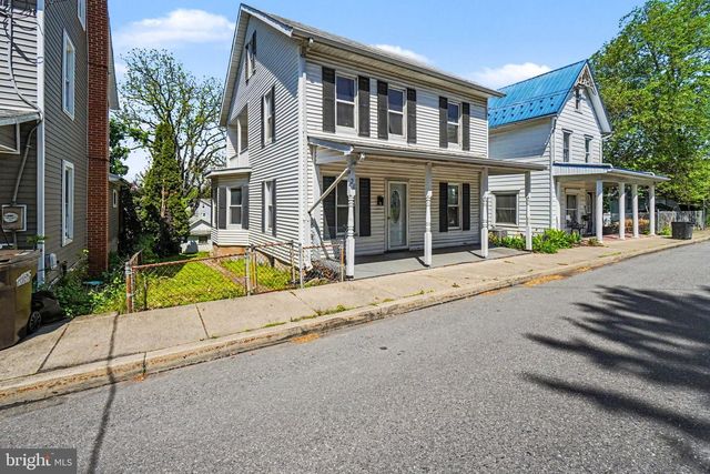 28 N 4TH ST, Halifax, PA 17032