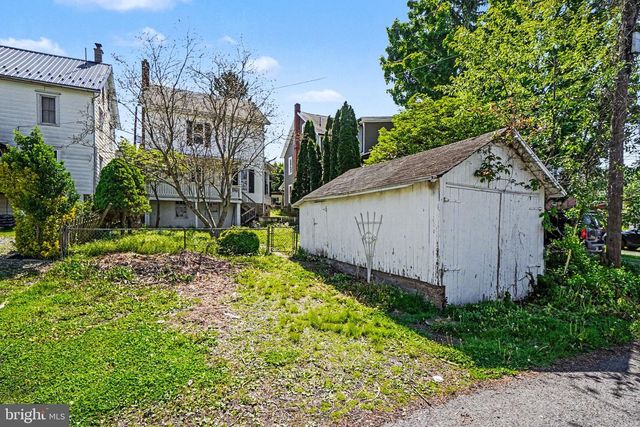 28 N 4TH ST, Halifax, PA 17032
