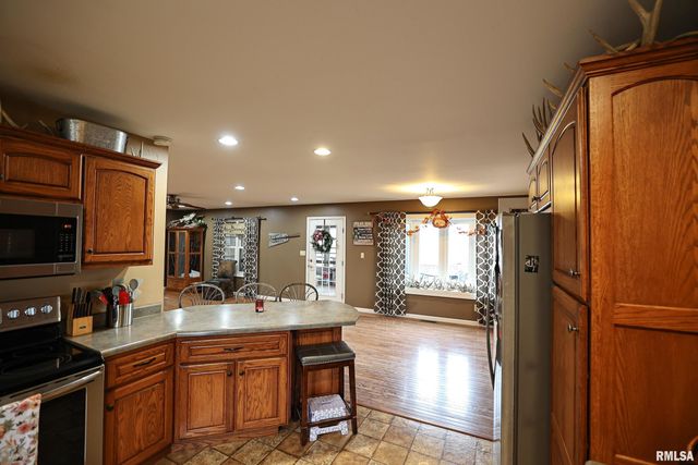 24080 287th Avenue, Barry, IL 62312