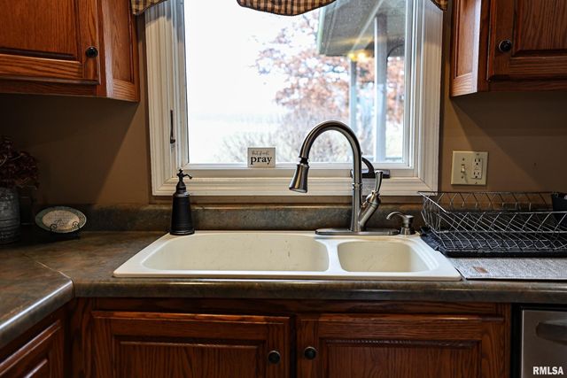 24080 287th Avenue, Barry, IL 62312