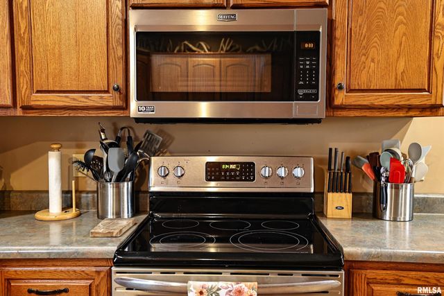 24080 287th Avenue, Barry, IL 62312