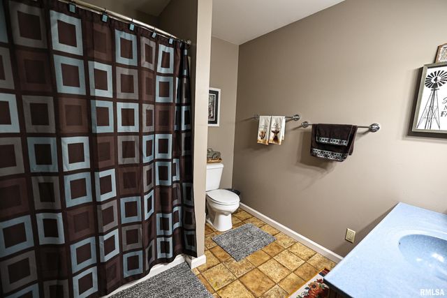 24080 287th Avenue, Barry, IL 62312