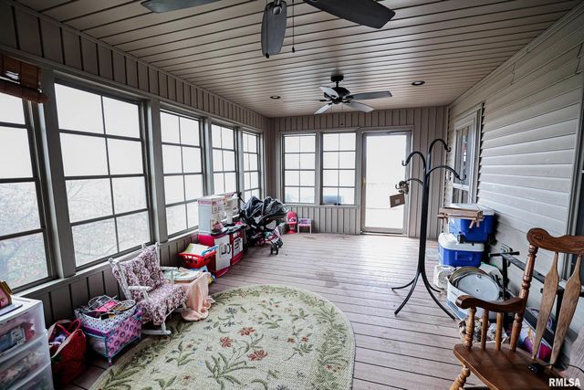 24080 287th Avenue, Barry, IL 62312