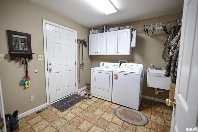 24080 287th Avenue, Barry, IL 62312