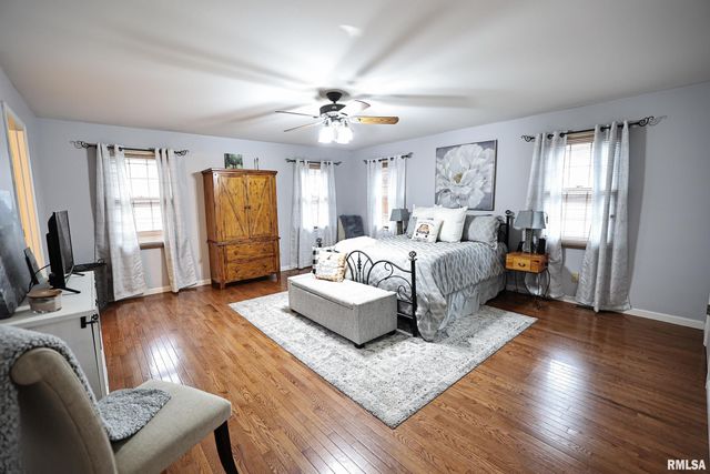 24080 287th Avenue, Barry, IL 62312