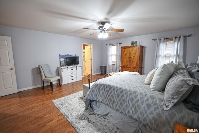 24080 287th Avenue, Barry, IL 62312