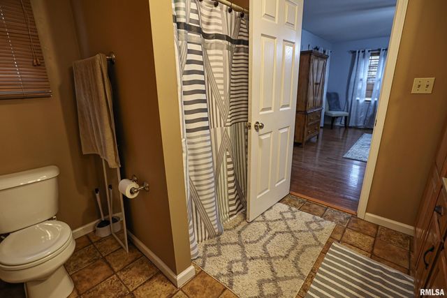 24080 287th Avenue, Barry, IL 62312