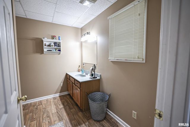 24080 287th Avenue, Barry, IL 62312