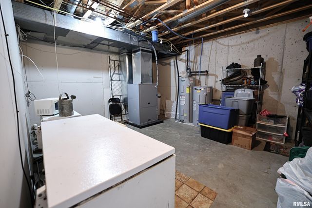 24080 287th Avenue, Barry, IL 62312