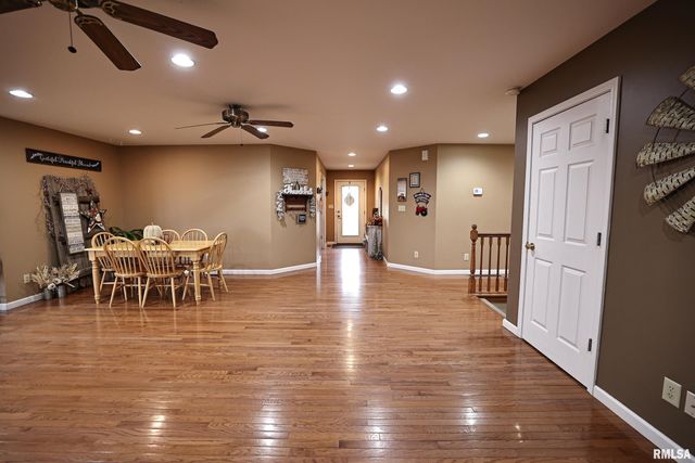 24080 287th Avenue, Barry, IL 62312