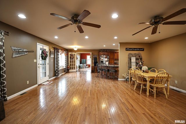 24080 287th Avenue, Barry, IL 62312