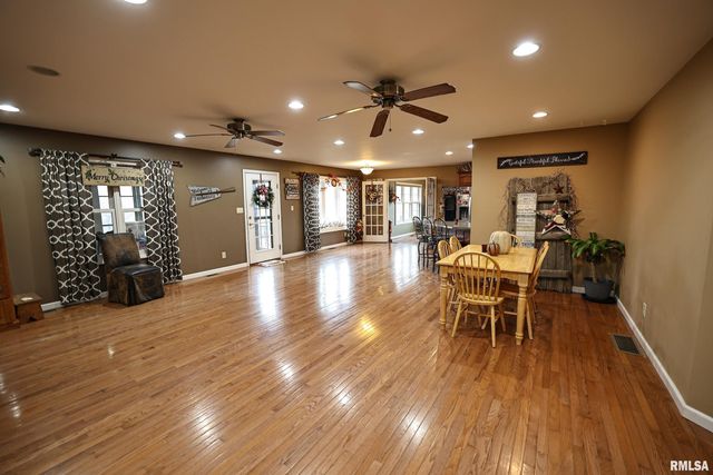 24080 287th Avenue, Barry, IL 62312