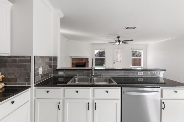 406 Golden Gate DR, Leander, TX 78641