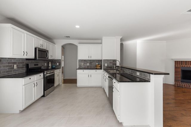 406 Golden Gate DR, Leander, TX 78641