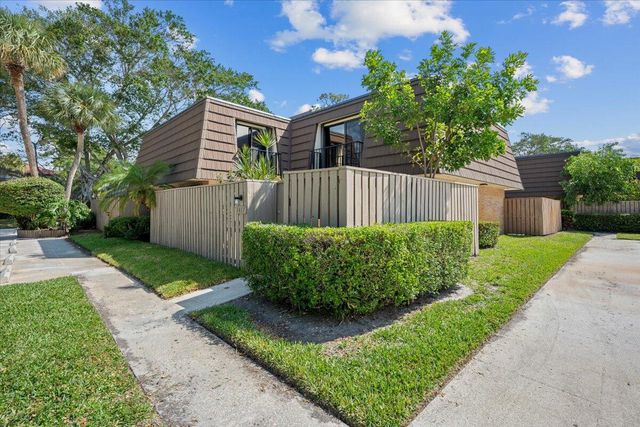 1417 14th Court, Palm Beach Gardens, FL 33410