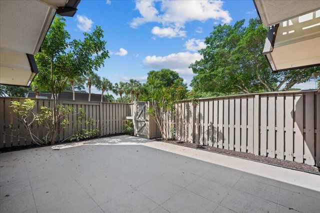 1417 14th Court, Palm Beach Gardens, FL 33410