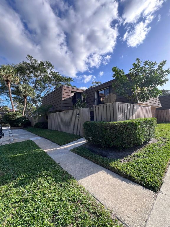 1417 14th Court, Palm Beach Gardens, FL 33410