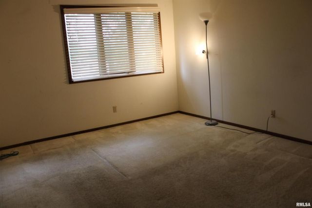 3542 Cedarview Ct Court 3542, Bettendorf, IA 52722