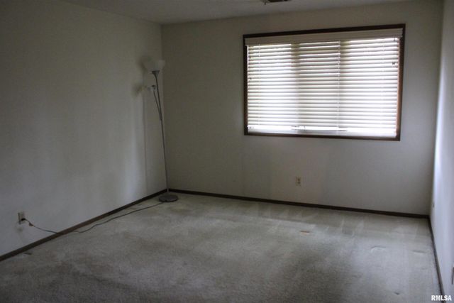 3542 Cedarview Ct Court 3542, Bettendorf, IA 52722