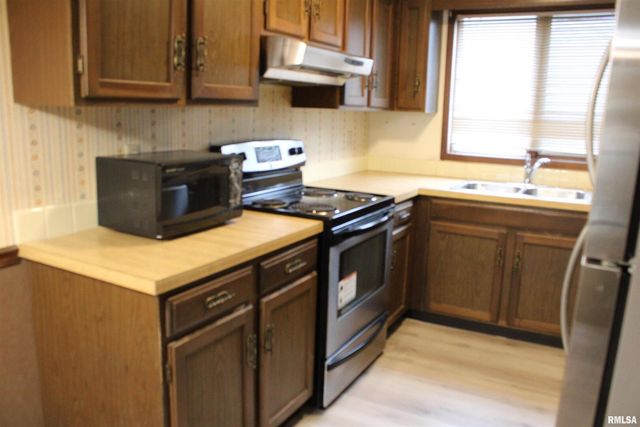 3542 Cedarview Ct Court 3542, Bettendorf, IA 52722