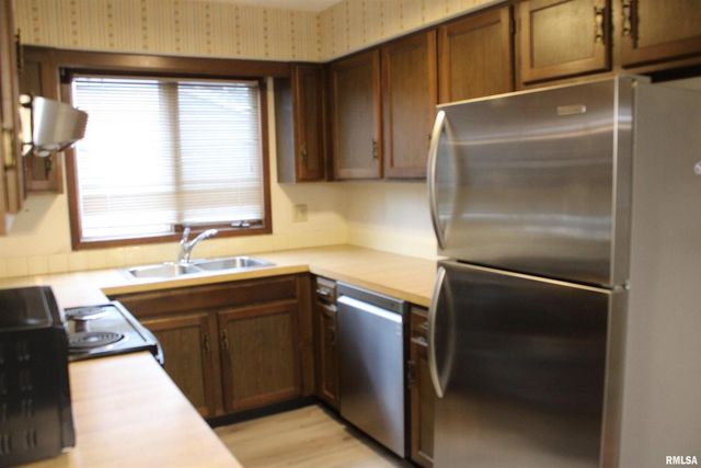 3542 Cedarview Ct Court 3542, Bettendorf, IA 52722