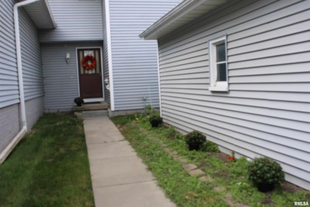 3542 Cedarview Ct Court 3542, Bettendorf, IA 52722