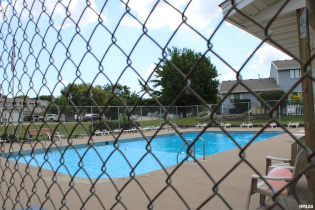 3542 Cedarview Ct Court 3542, Bettendorf, IA 52722