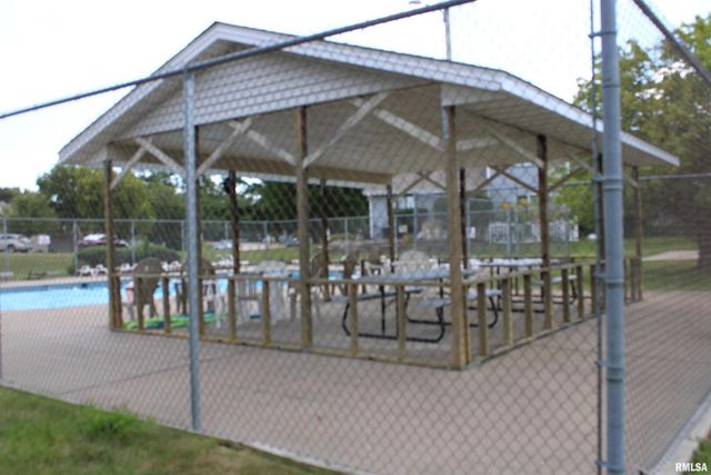 3542 Cedarview Ct Court 3542, Bettendorf, IA 52722