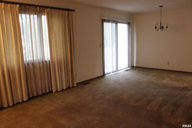 3542 Cedarview Ct Court 3542, Bettendorf, IA 52722