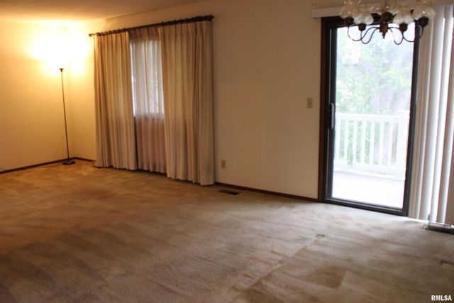 3542 Cedarview Ct Court 3542, Bettendorf, IA 52722