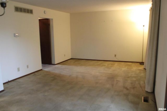 3542 Cedarview Ct Court 3542, Bettendorf, IA 52722