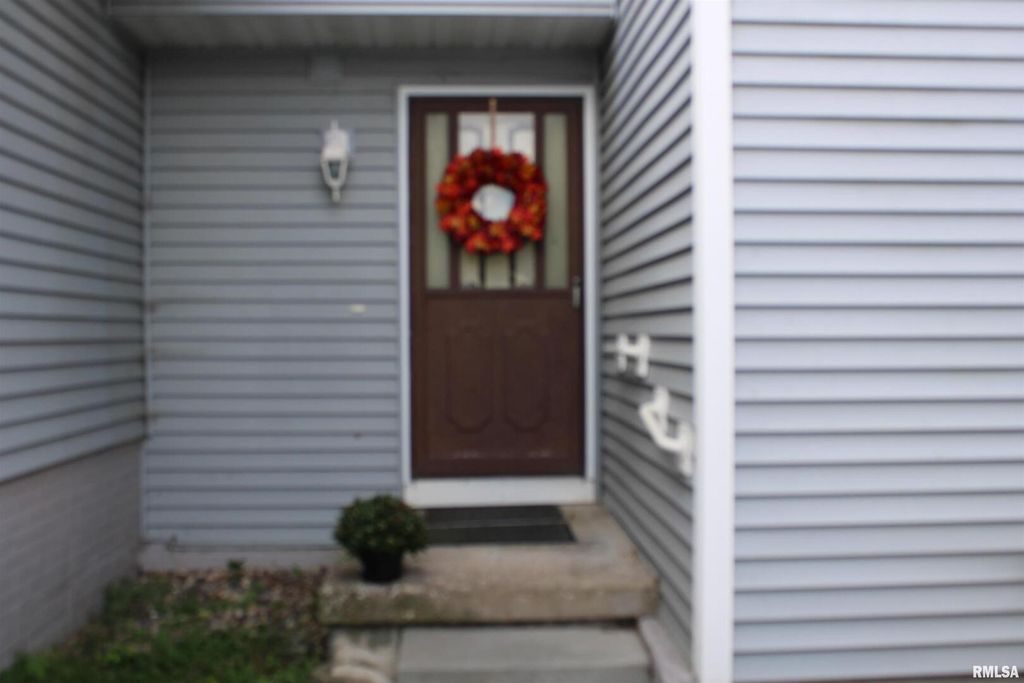 3542 Cedarview Ct Court 3542, Bettendorf, IA 52722