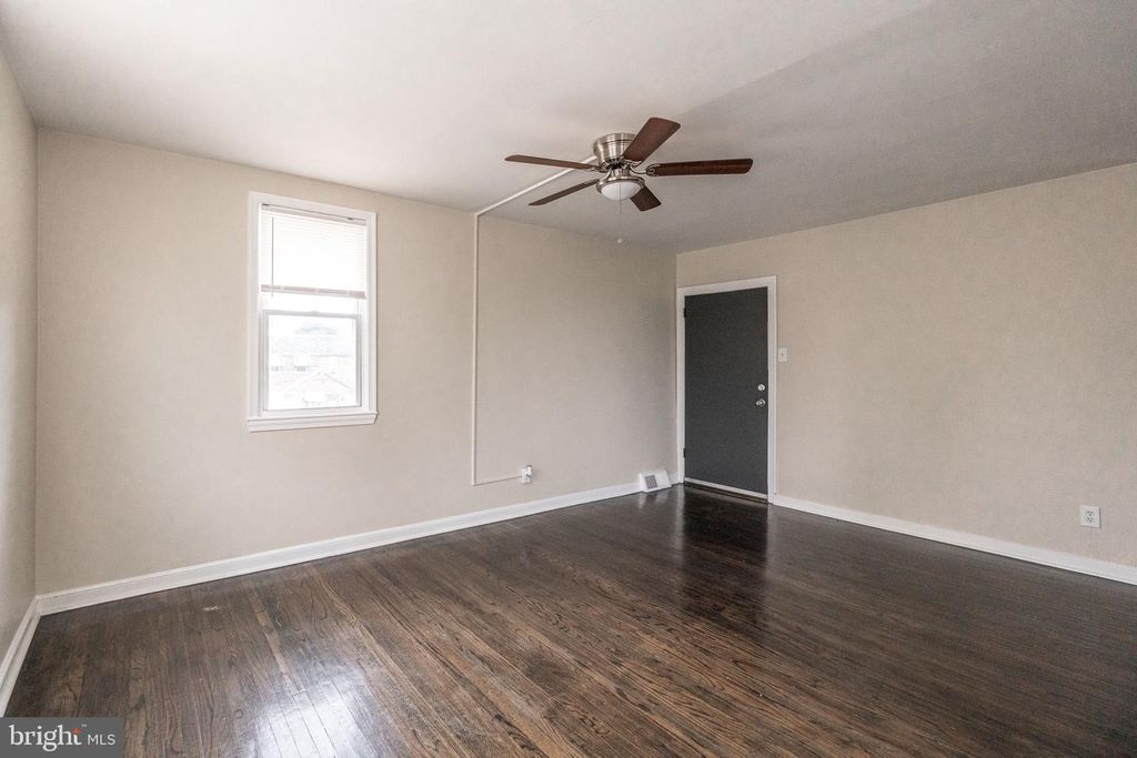 8300 GILBERT ST, Philadelphia, PA 19150