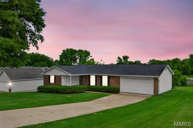 7 Countryside Drive, St Charles, MO 63304