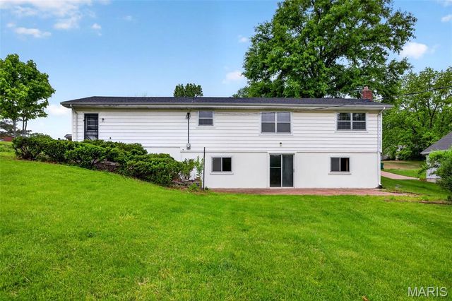 7 Countryside Drive, St Charles, MO 63304