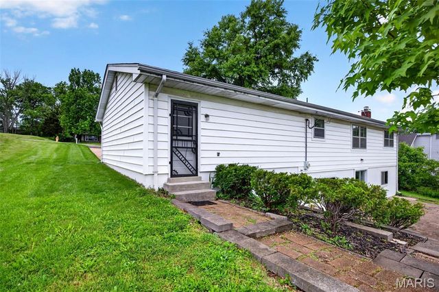 7 Countryside Drive, St Charles, MO 63304