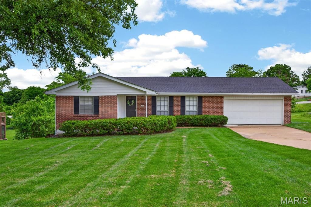 7 Countryside Drive, St Charles, MO 63304