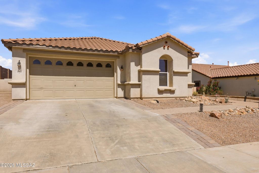792 W Paseo Celestial, Sahuarita, AZ 85629