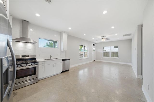 603 Edgewood Street B, Houston, TX 77023