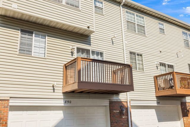 850 Shandrew Drive, Naperville, IL 60540