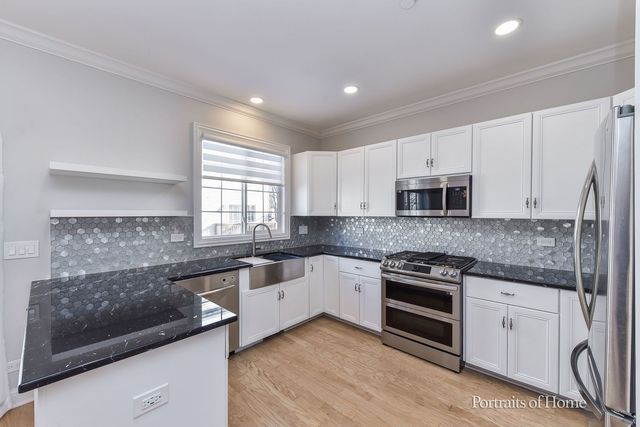 850 Shandrew Drive, Naperville, IL 60540