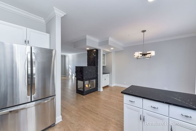850 Shandrew Drive, Naperville, IL 60540