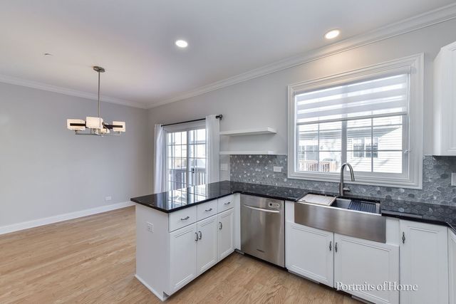 850 Shandrew Drive, Naperville, IL 60540