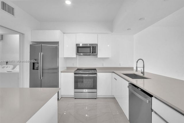 4181 N Oak Pl, Dania Beach, FL 33314