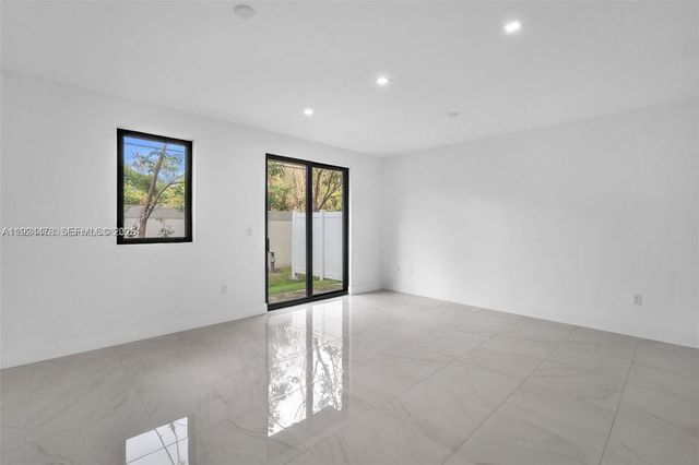 4181 N Oak Pl, Dania Beach, FL 33314